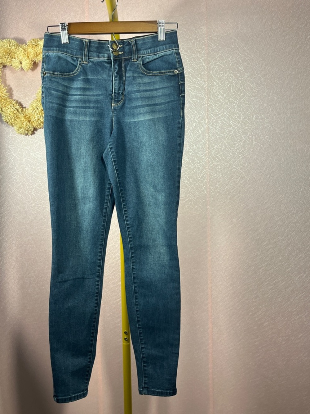 Women's Skinny Stretch Jeans in Dark Blue Wash
